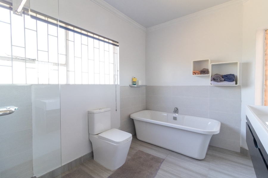 4 Bedroom Property for Sale in Bassonia Gauteng