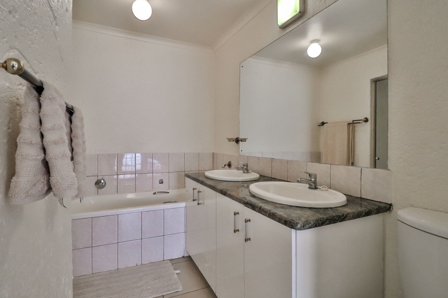 To Let 1 Bedroom Property for Rent in Bedfordview Gauteng