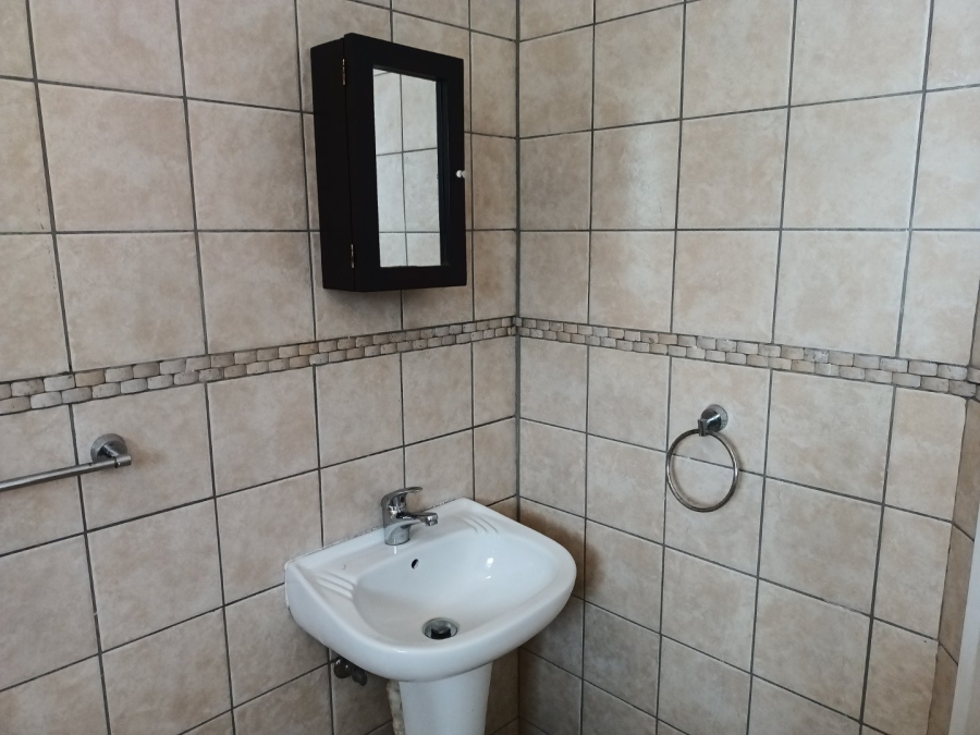1 Bedroom Property for Sale in Highlands North Gauteng