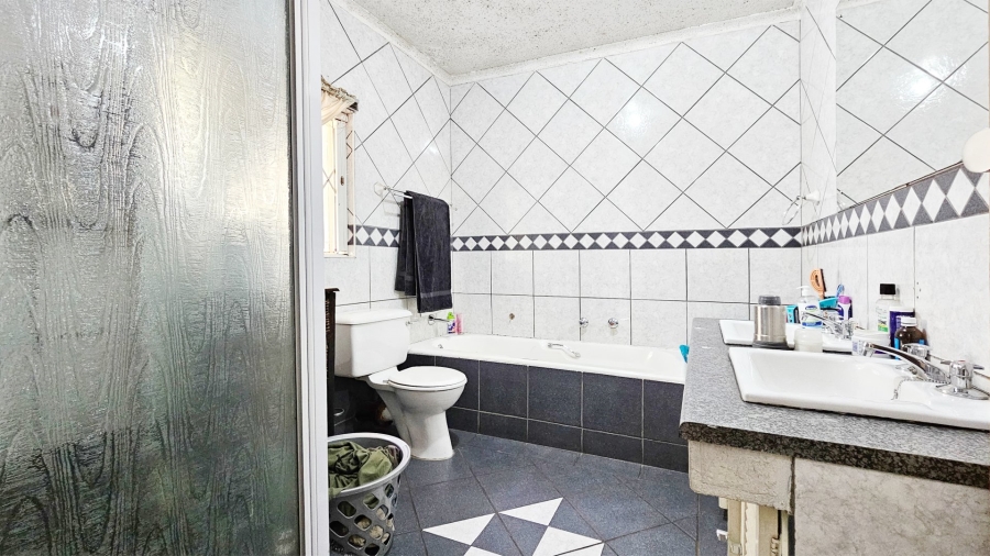 3 Bedroom Property for Sale in Three Rivers East Gauteng