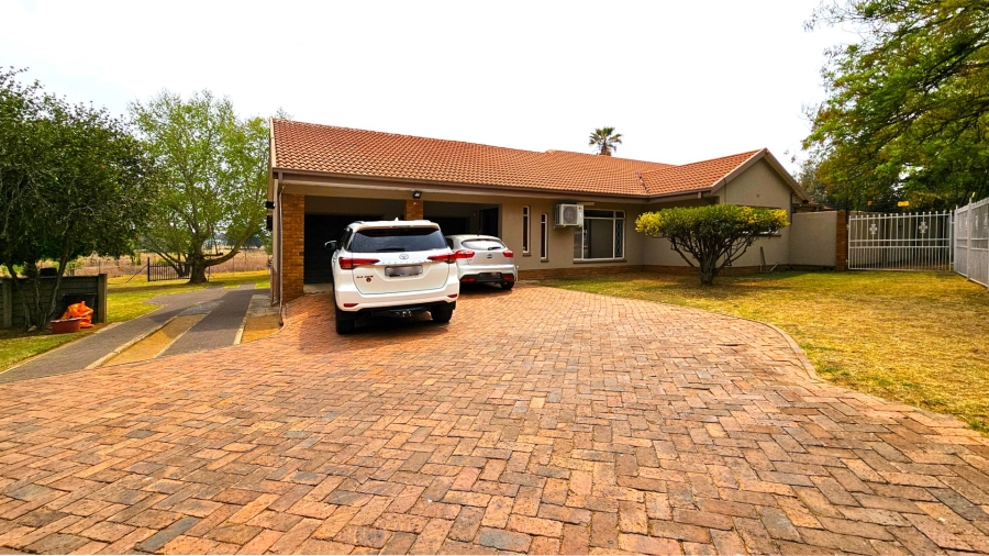 3 Bedroom Property for Sale in Three Rivers East Gauteng