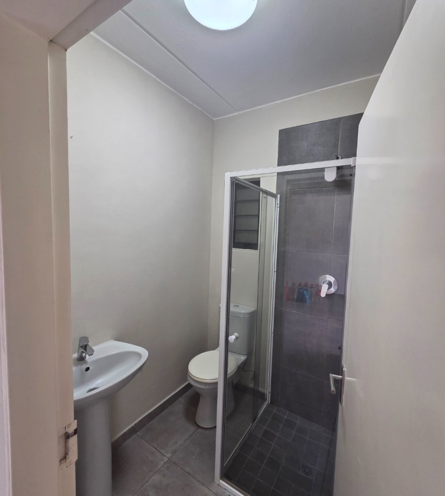 2 Bedroom Property for Sale in Vorna Valley Gauteng