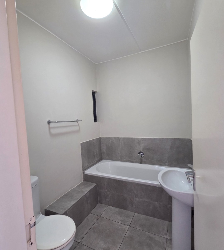 2 Bedroom Property for Sale in Vorna Valley Gauteng