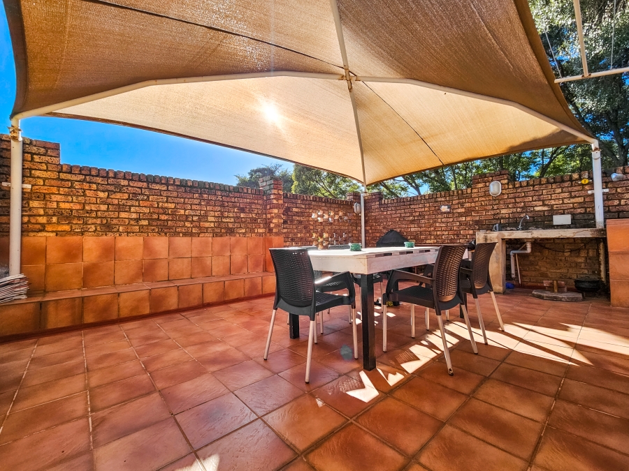 2 Bedroom Property for Sale in Garsfontein Gauteng