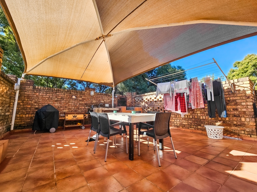 2 Bedroom Property for Sale in Garsfontein Gauteng