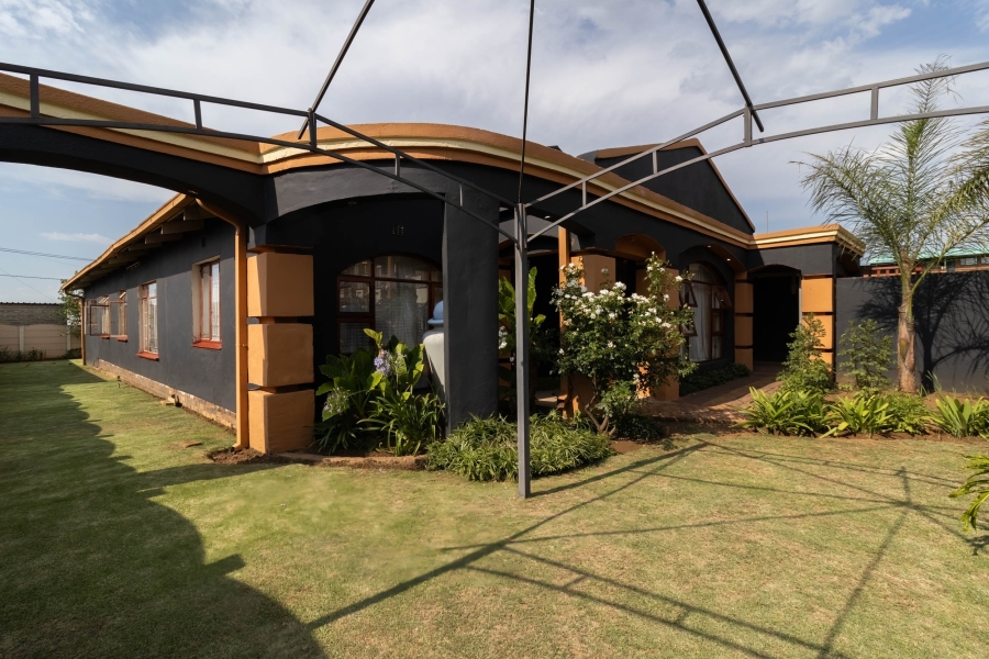 4 Bedroom Property for Sale in Eldorado Park Gauteng