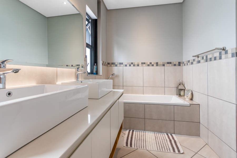 6 Bedroom Property for Sale in Chartwell Gauteng