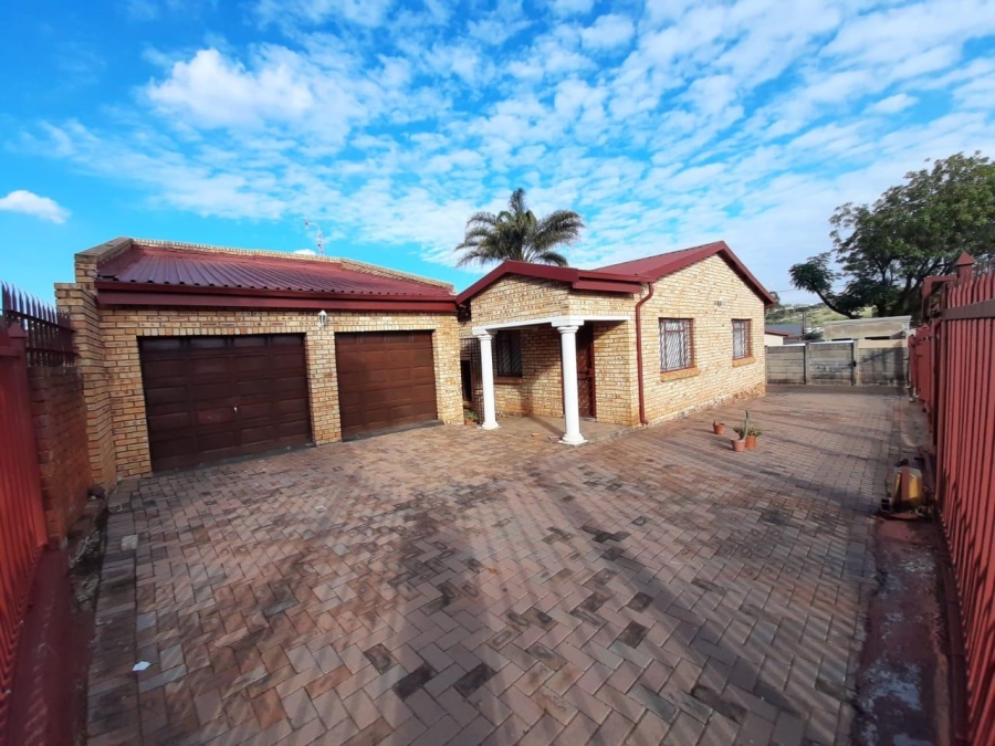 4 Bedroom Property for Sale in Laudium Gauteng