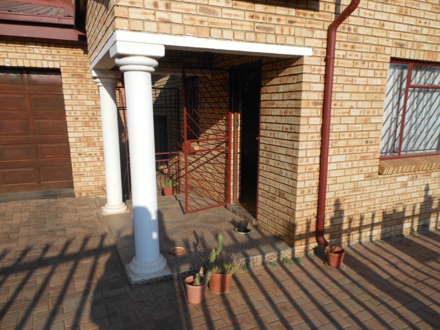 4 Bedroom Property for Sale in Laudium Gauteng