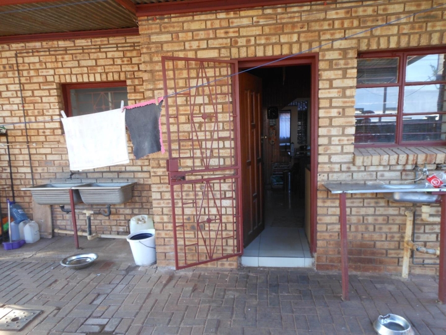 4 Bedroom Property for Sale in Laudium Gauteng