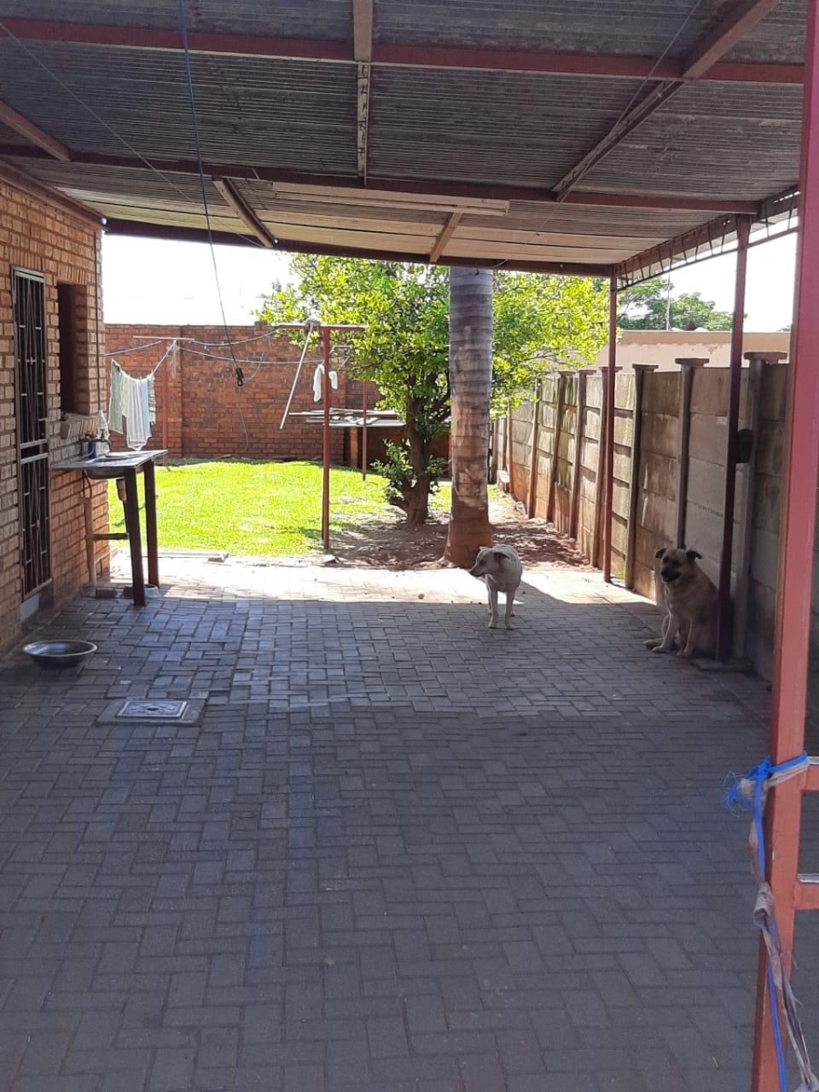 4 Bedroom Property for Sale in Laudium Gauteng