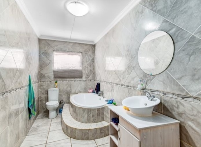 4 Bedroom Property for Sale in Geluksdal Gauteng