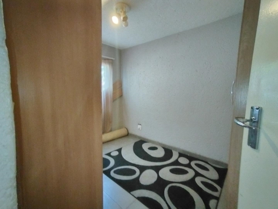 2 Bedroom Property for Sale in Die Hoewes Gauteng