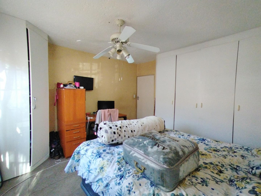 2 Bedroom Property for Sale in Die Hoewes Gauteng