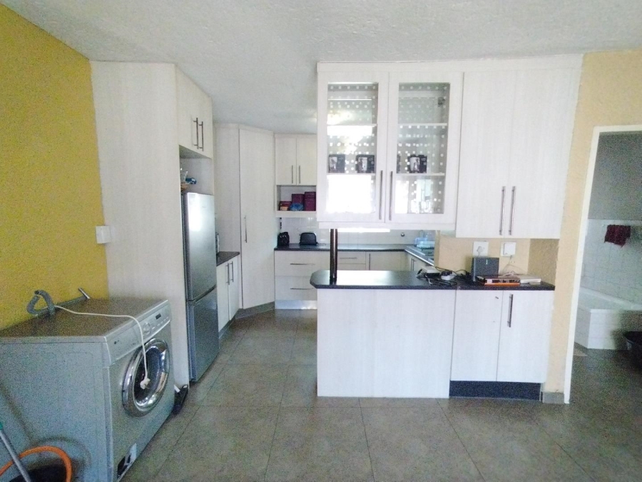 2 Bedroom Property for Sale in Die Hoewes Gauteng