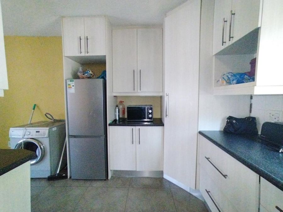 2 Bedroom Property for Sale in Die Hoewes Gauteng