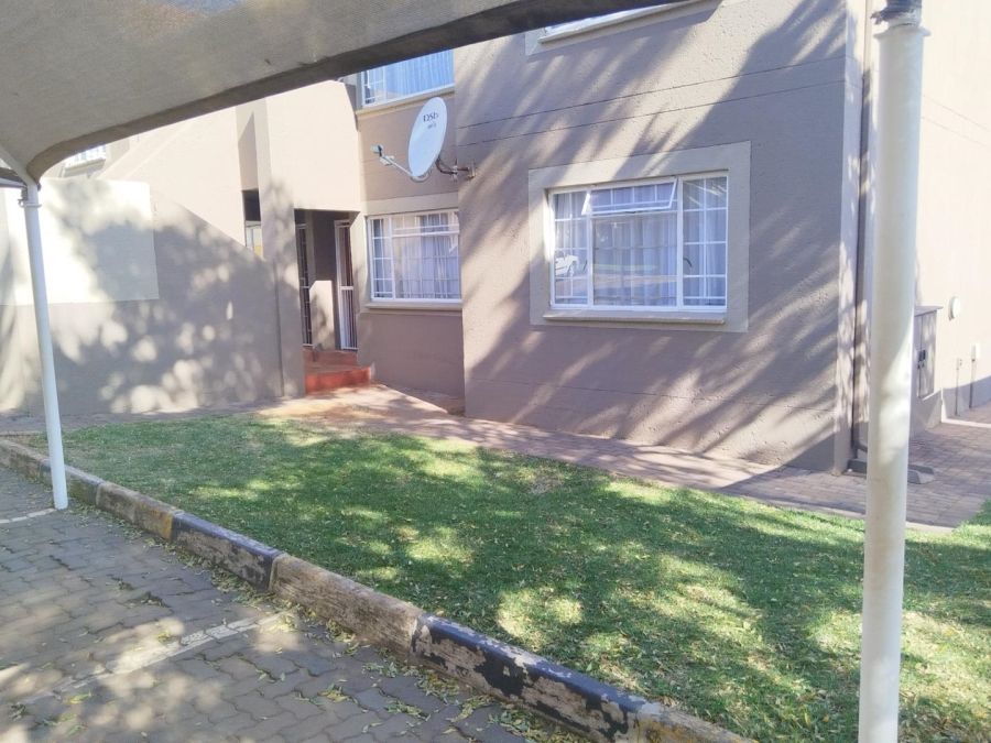 2 Bedroom Property for Sale in Die Hoewes Gauteng