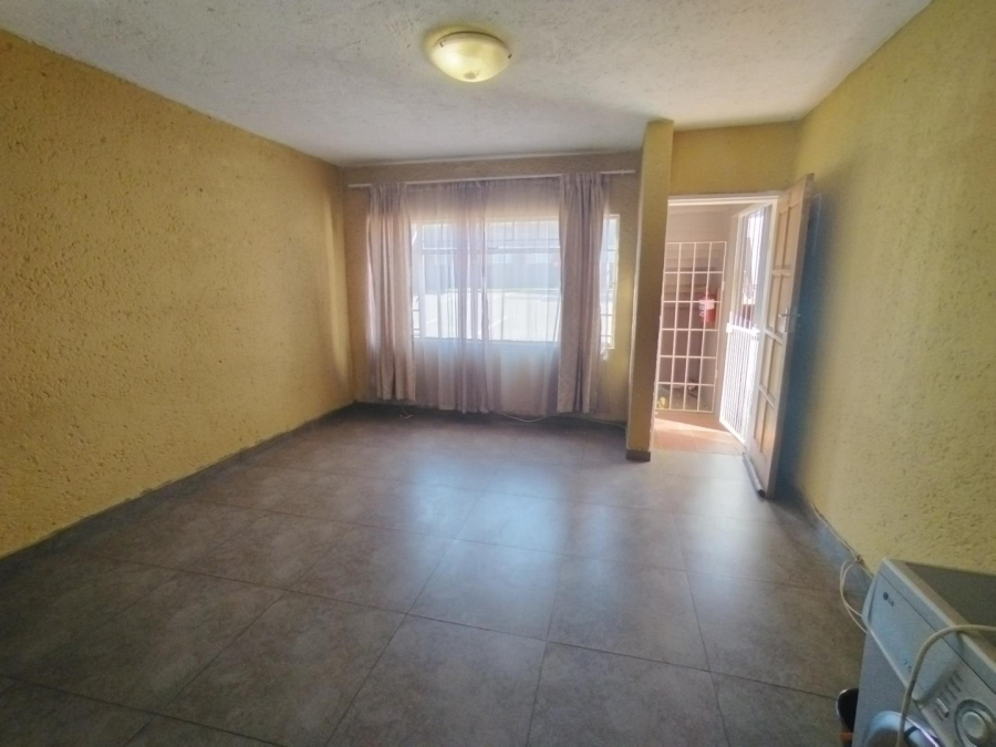 2 Bedroom Property for Sale in Die Hoewes Gauteng