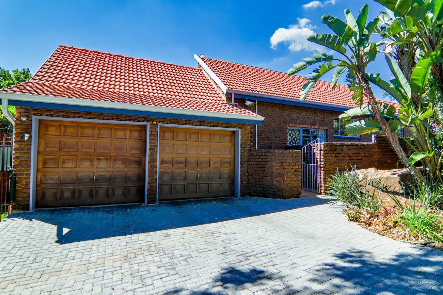 3 Bedroom Property for Sale in Garsfontein Gauteng