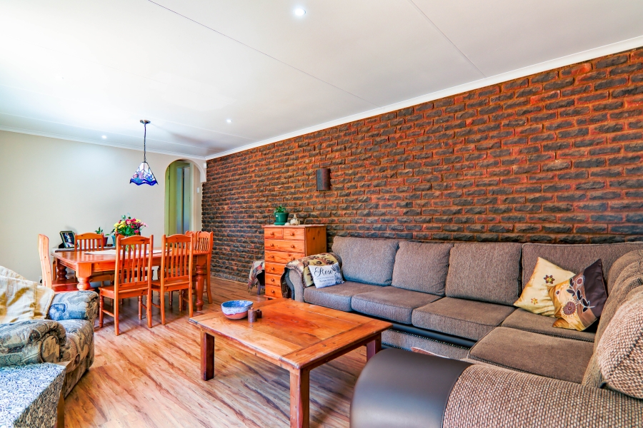 3 Bedroom Property for Sale in Garsfontein Gauteng