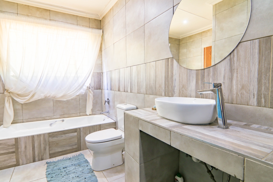 3 Bedroom Property for Sale in Garsfontein Gauteng