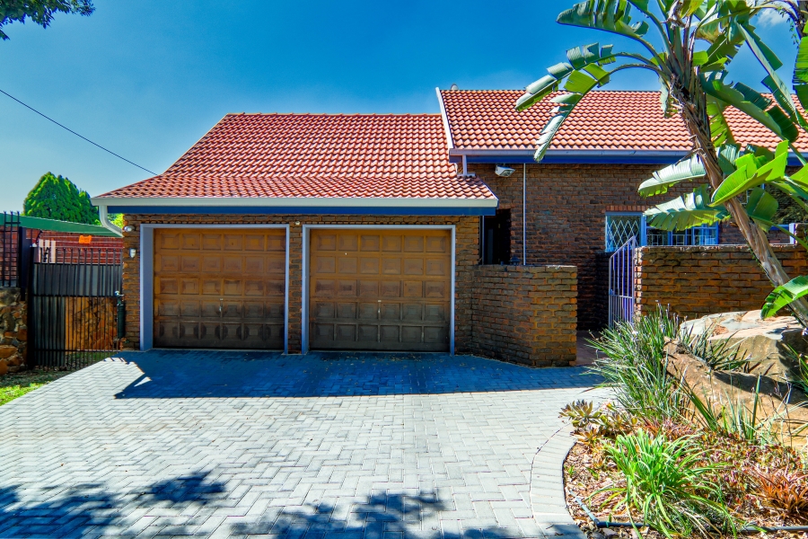 3 Bedroom Property for Sale in Garsfontein Gauteng