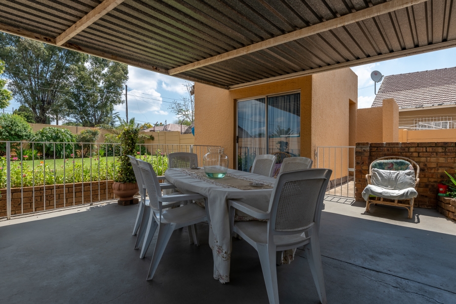 3 Bedroom Property for Sale in Roseacre Gauteng