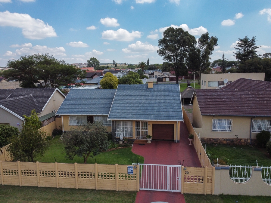 3 Bedroom Property for Sale in Roseacre Gauteng