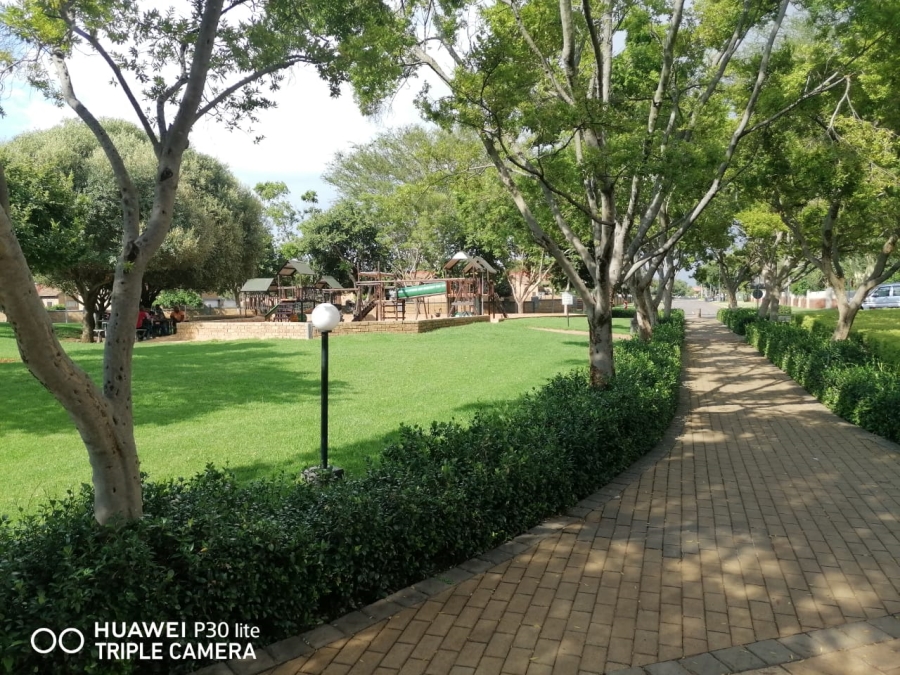 2 Bedroom Property for Sale in Equestria Gauteng