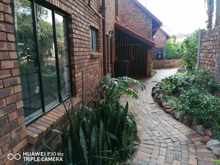 3 Bedroom Property for Sale in La Montagne Gauteng
