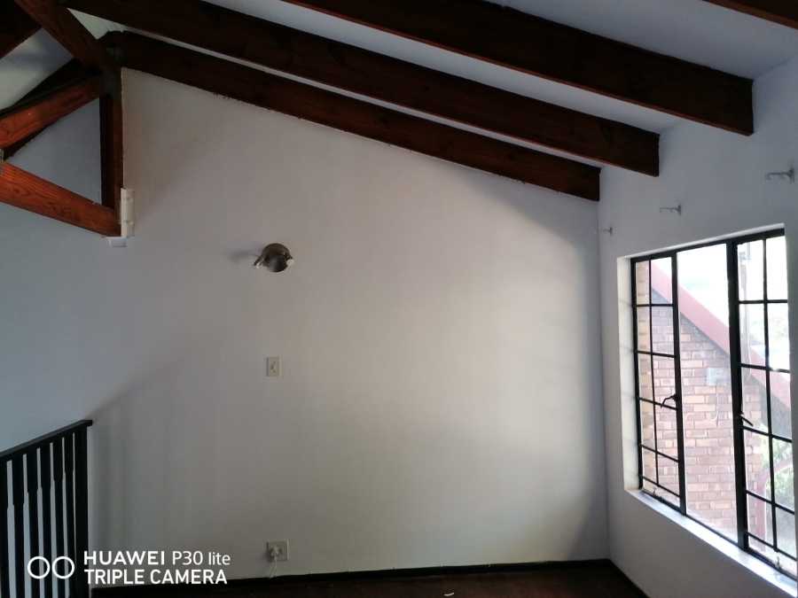 3 Bedroom Property for Sale in La Montagne Gauteng