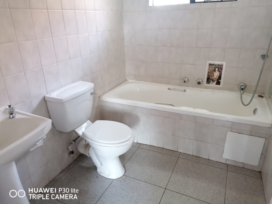 3 Bedroom Property for Sale in La Montagne Gauteng