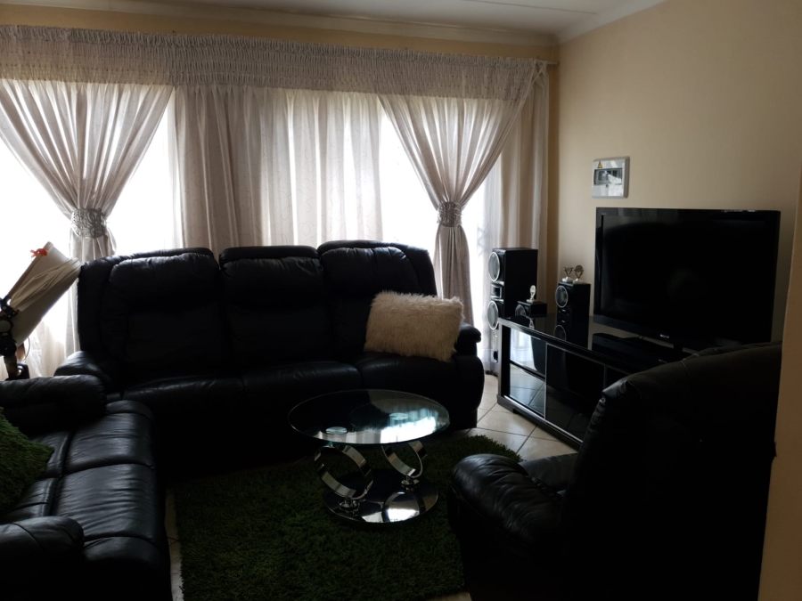 To Let 3 Bedroom Property for Rent in Arundo Estate Gauteng