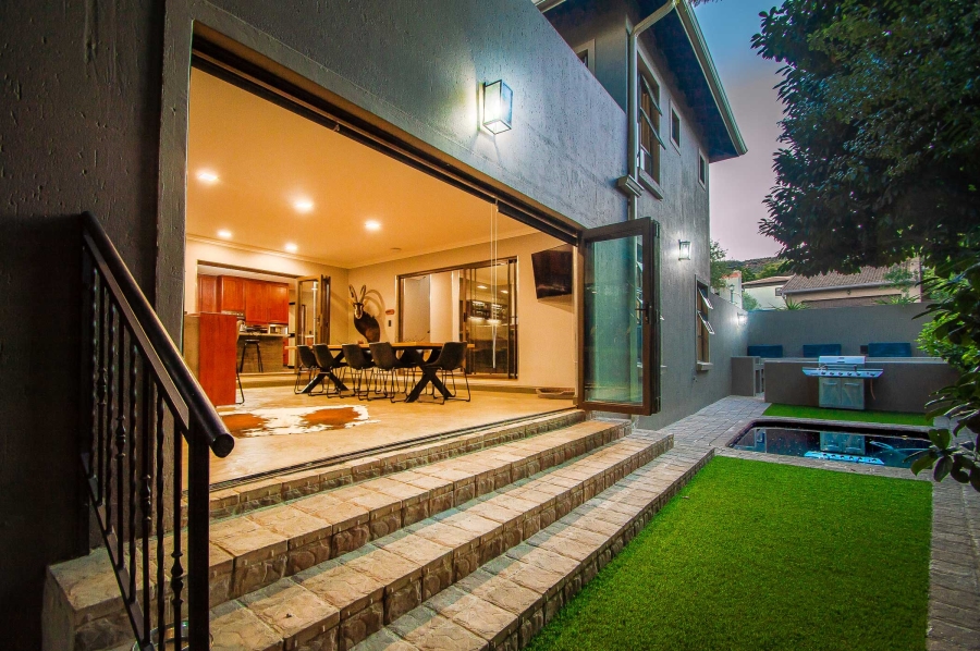 4 Bedroom Property for Sale in Featherbrooke Estate Gauteng