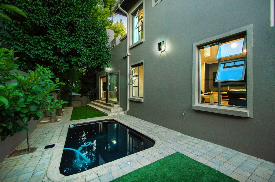 4 Bedroom Property for Sale in Featherbrooke Estate Gauteng