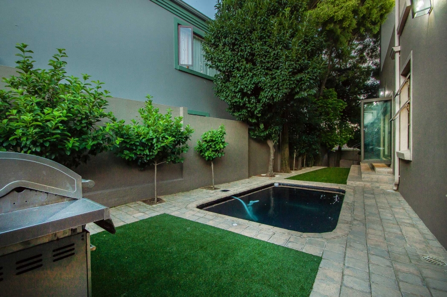 4 Bedroom Property for Sale in Featherbrooke Estate Gauteng