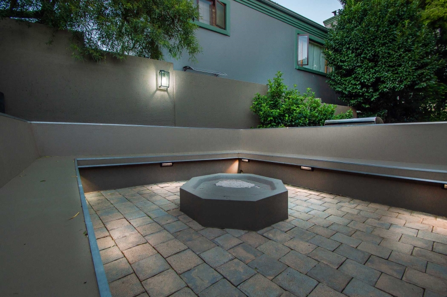 4 Bedroom Property for Sale in Featherbrooke Estate Gauteng