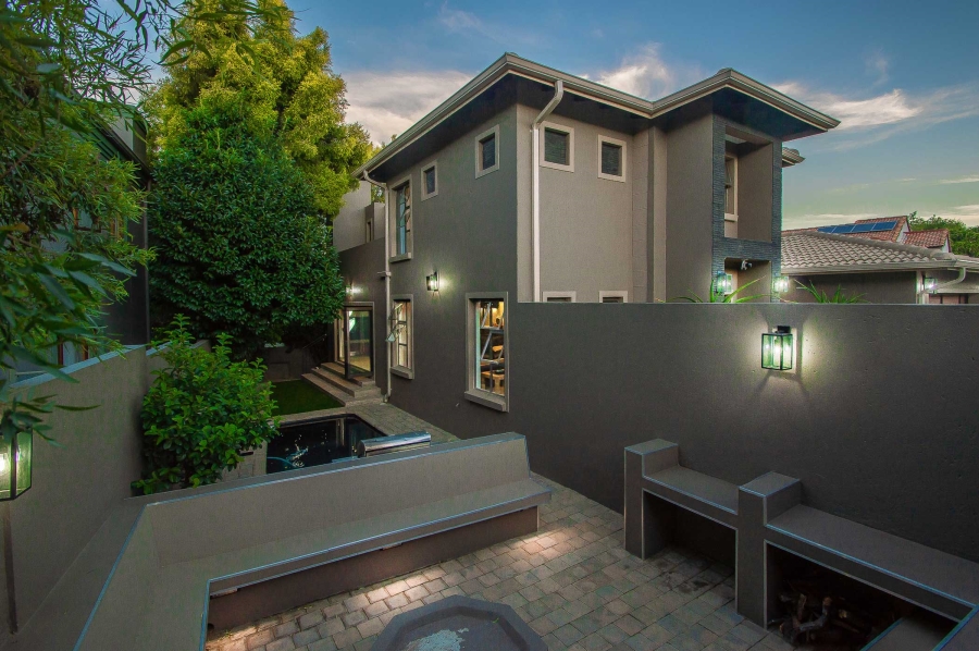 4 Bedroom Property for Sale in Featherbrooke Estate Gauteng