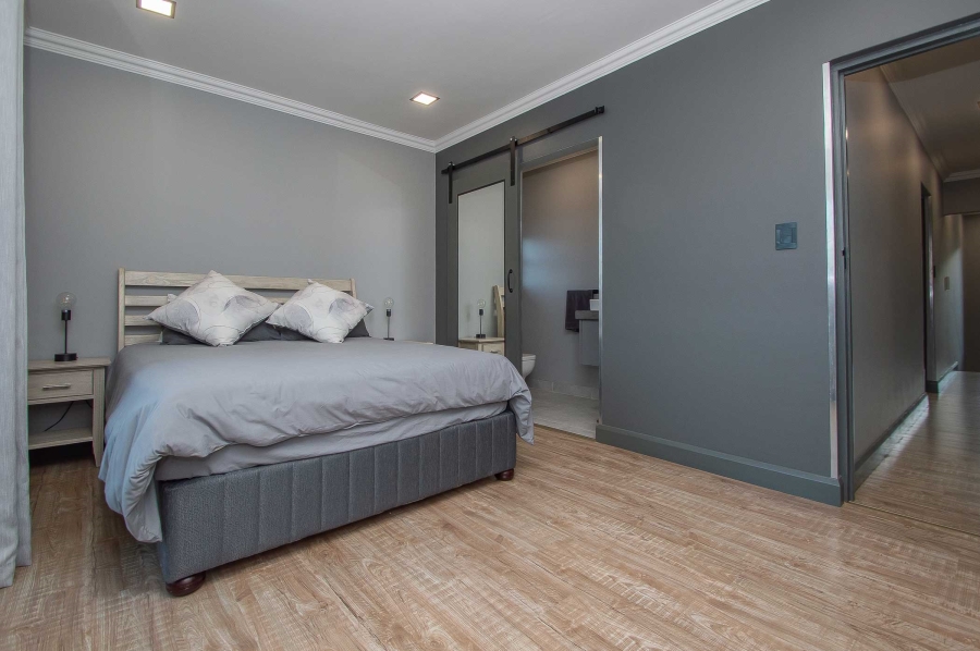 4 Bedroom Property for Sale in Featherbrooke Estate Gauteng