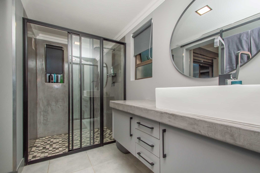 4 Bedroom Property for Sale in Featherbrooke Estate Gauteng