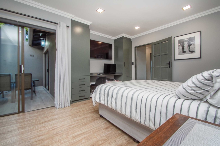 4 Bedroom Property for Sale in Featherbrooke Estate Gauteng