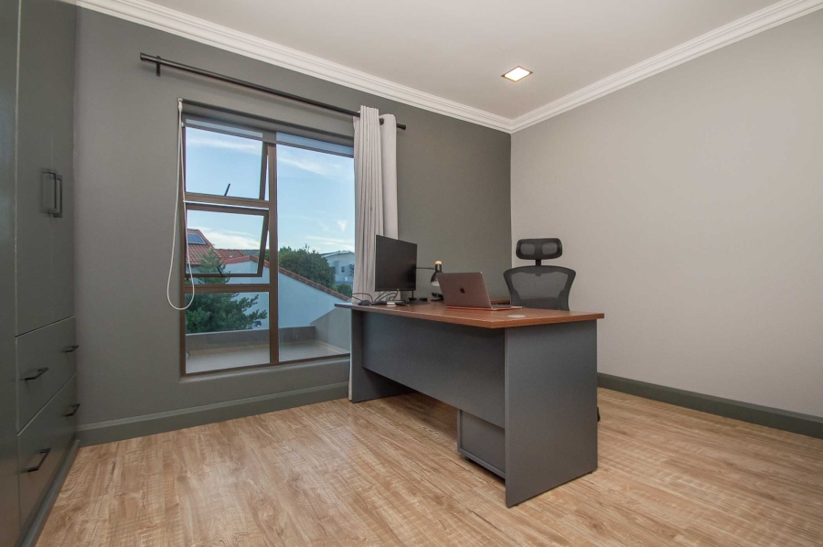 4 Bedroom Property for Sale in Featherbrooke Estate Gauteng