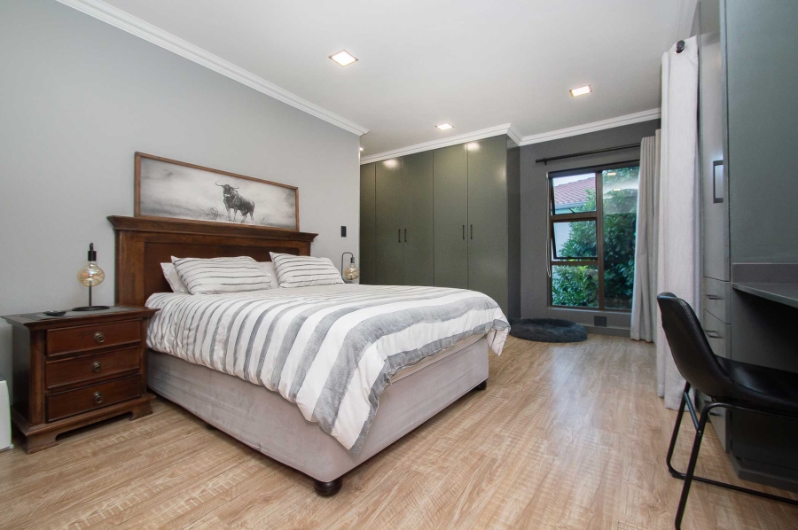 4 Bedroom Property for Sale in Featherbrooke Estate Gauteng