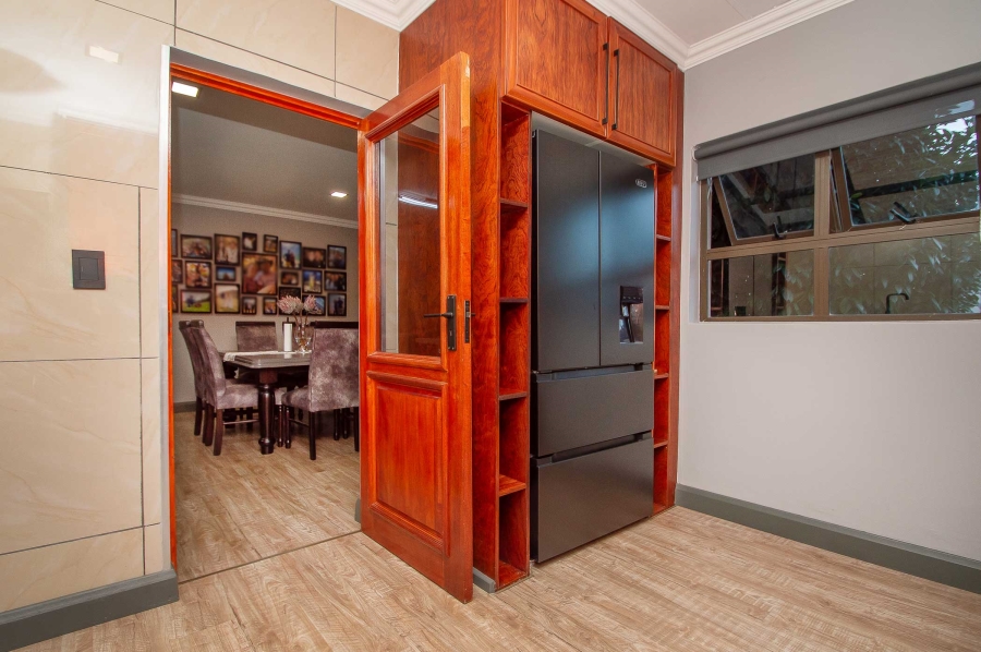 4 Bedroom Property for Sale in Featherbrooke Estate Gauteng