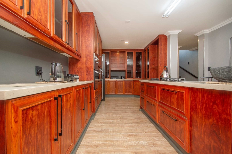 4 Bedroom Property for Sale in Featherbrooke Estate Gauteng