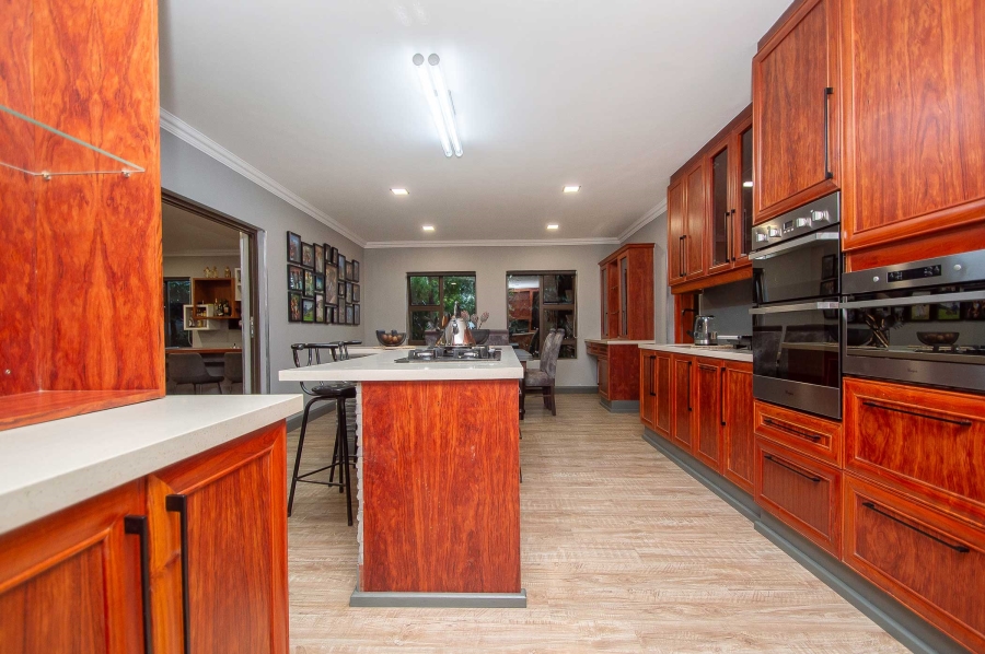 4 Bedroom Property for Sale in Featherbrooke Estate Gauteng