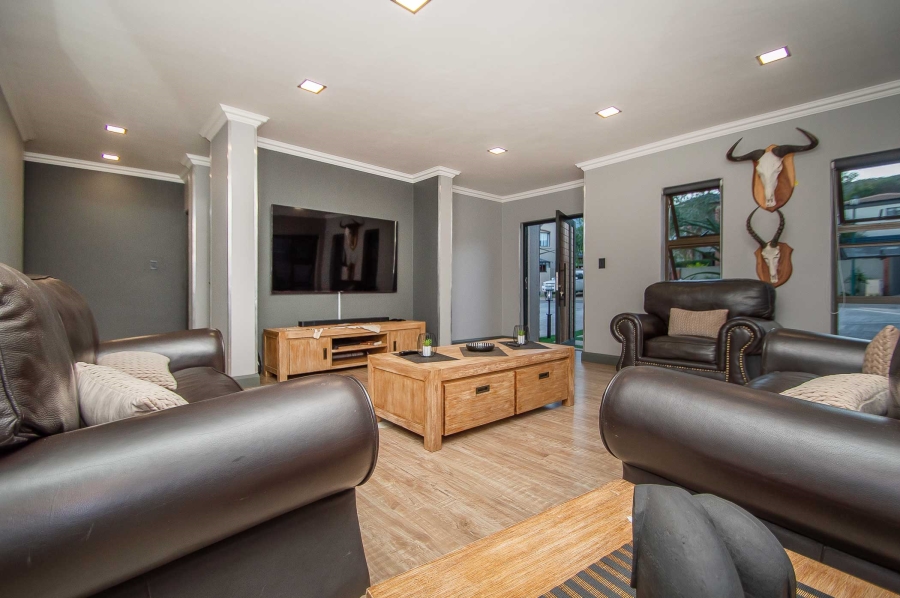 4 Bedroom Property for Sale in Featherbrooke Estate Gauteng