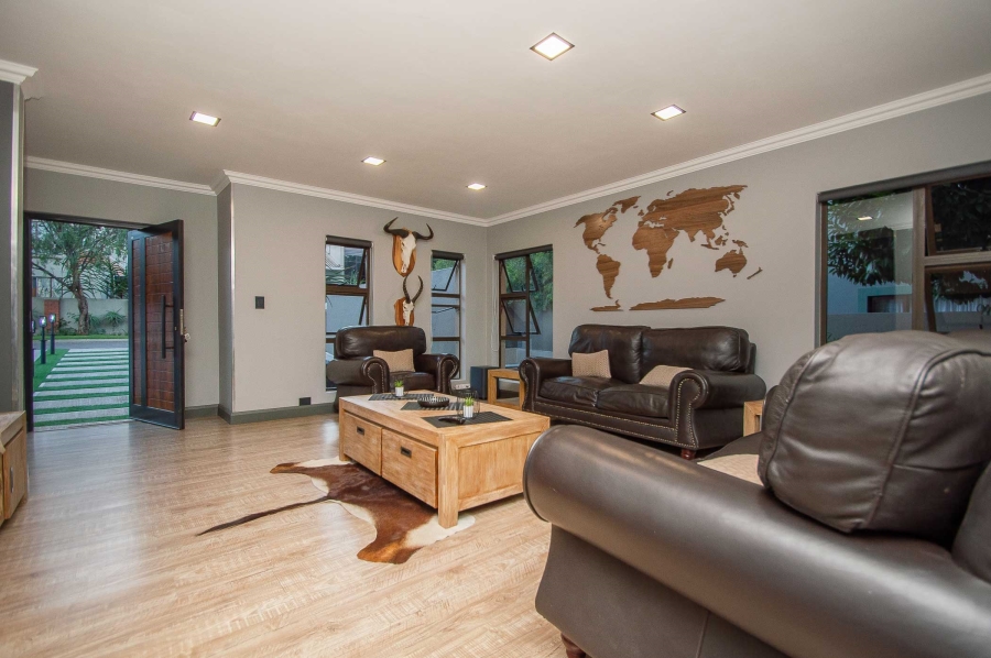 4 Bedroom Property for Sale in Featherbrooke Estate Gauteng