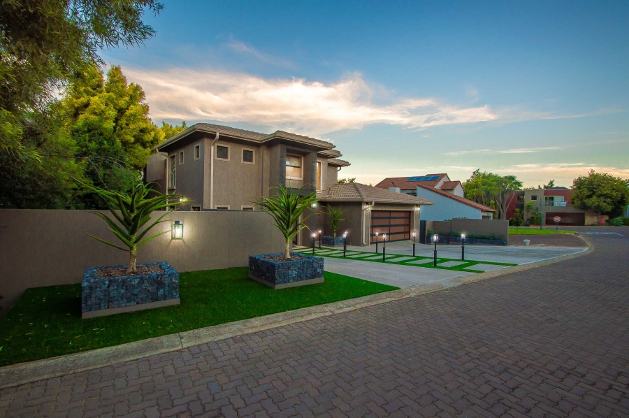 4 Bedroom Property for Sale in Featherbrooke Estate Gauteng