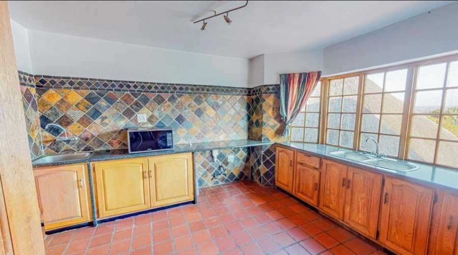 6 Bedroom Property for Sale in Waverley Gauteng